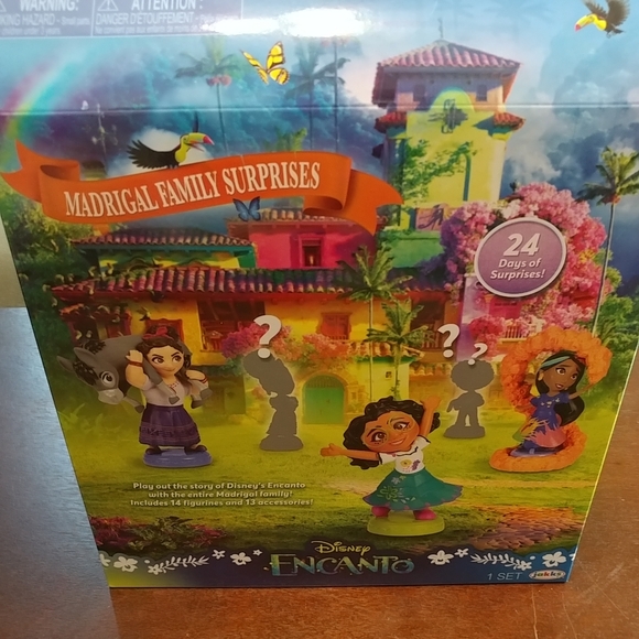 NIB Disney Encanto Madrigal Family Surprise Pack Figurines & Accessories Advent - Picture 8 of 13